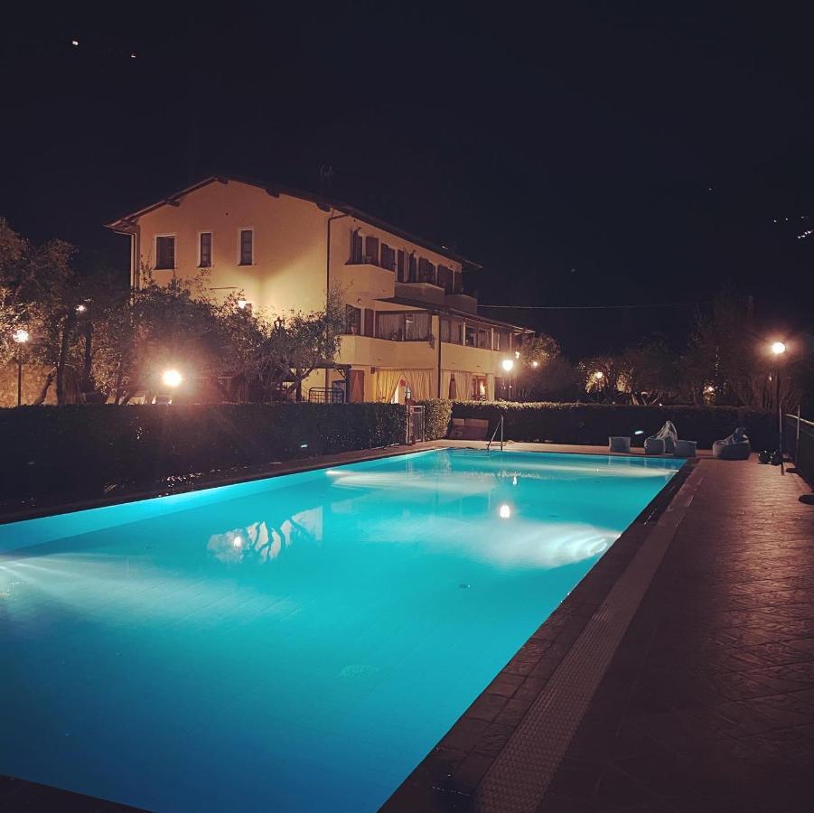 Sotto Il Cielo Di Toscana Appartamenti In Tenuta Only Adults No Pet Camaiore Bagian luar foto